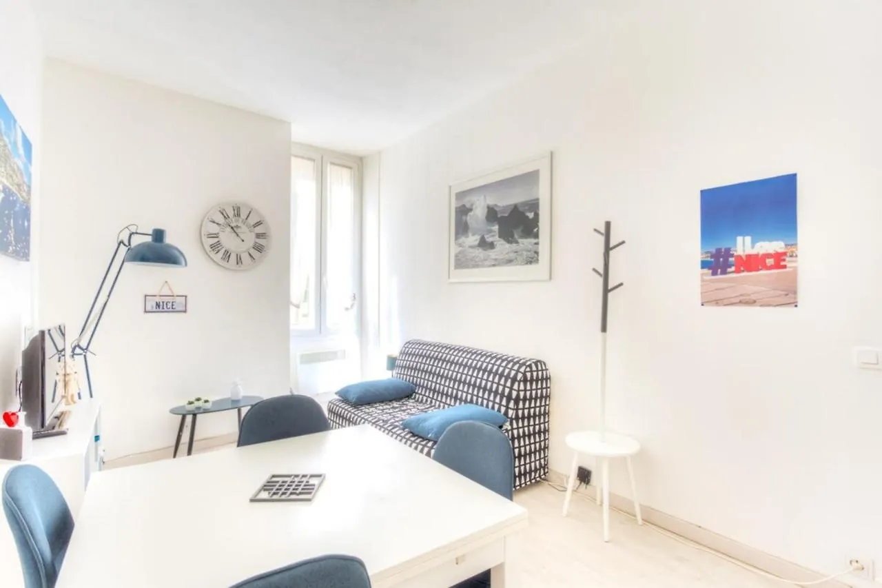 Nice Air-Conditioned Flat In The Centre Of Nice Apartment