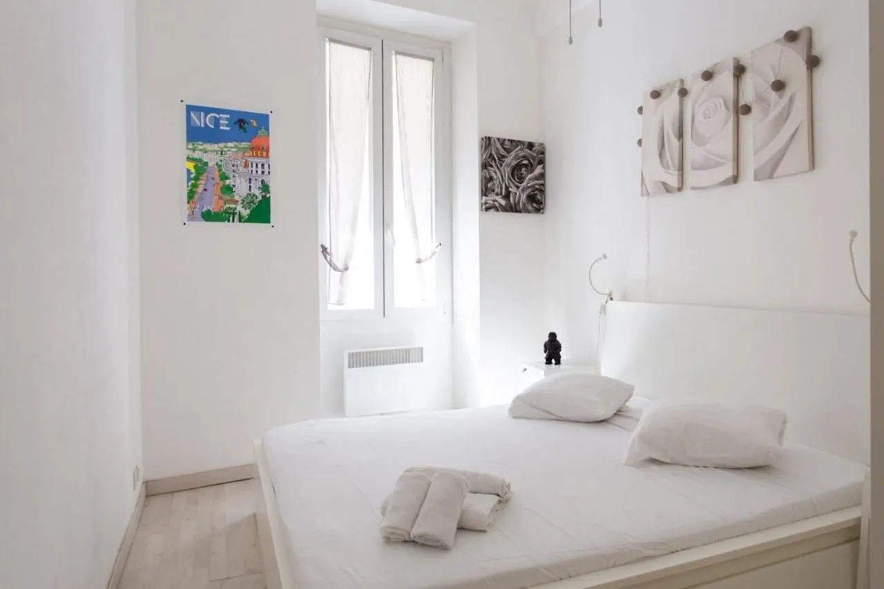 Nice Air-Conditioned Flat In The Centre Of Nice Apartment
